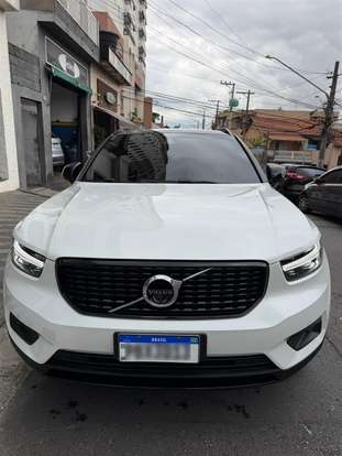 VOLVO-XC40-2019