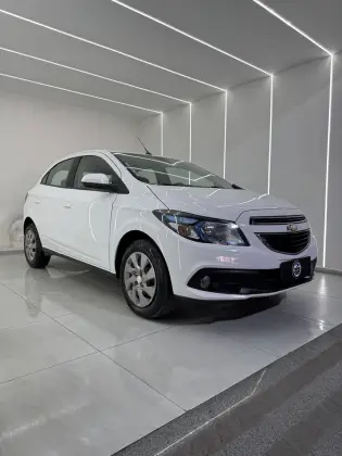 CHEVROLET ONIX 1.4 MPFI LT 8V FLEX 4P MANUAL CHEVROLET ONIX 1.4 MPFI LT 8V FLEX 4P MANUAL