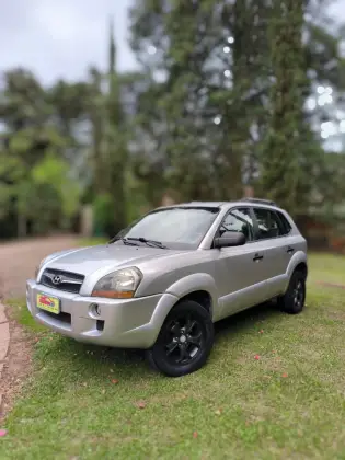 HYUNDAI TUCSON 2.0 GL 2WD 16V GASOLINA 4P MANUAL HYUNDAI TUCSON 2.0 GL 2WD 16V GASOLINA 4P MANUAL