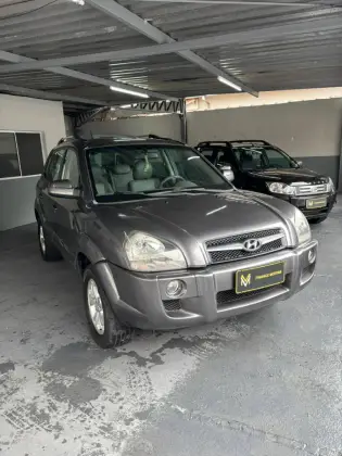 HYUNDAI TUCSON 2.0 MPFI GLS 16V 143CV 2WD FLEX 4P AUTOMÁTICO HYUNDAI TUCSON 2.0 MPFI GLS 16V 143CV 2WD FLEX 4P AUTOMÁTICO
