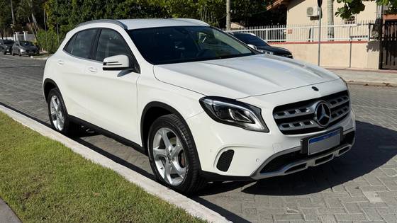 MERCEDES-BENZ GLA 200 1.6 CGI FLEX ADVANCE 7G-DCT