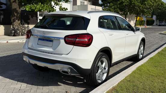 MERCEDES-BENZ-GLA 200-2019