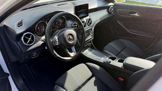 MERCEDES-BENZ-GLA 200-2019