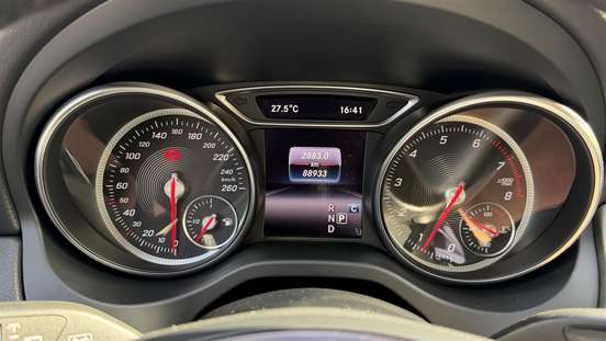 MERCEDES-BENZ-GLA 200-2019