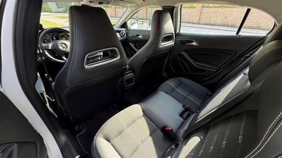 MERCEDES-BENZ-GLA 200-2019