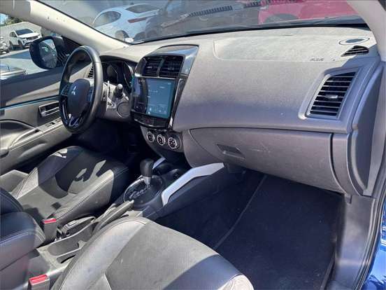 MITSUBISHI-OUTLANDER-2021