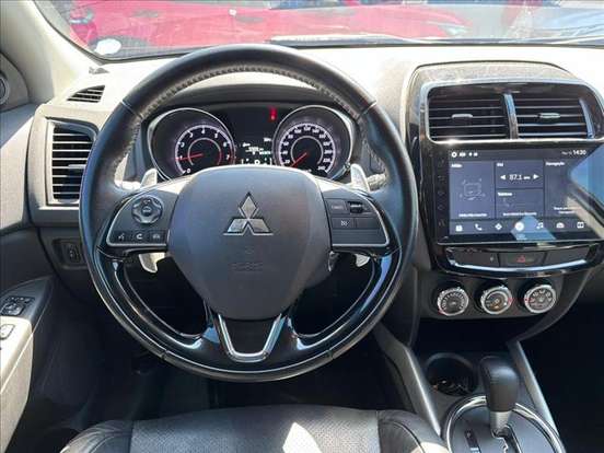MITSUBISHI-OUTLANDER-2021