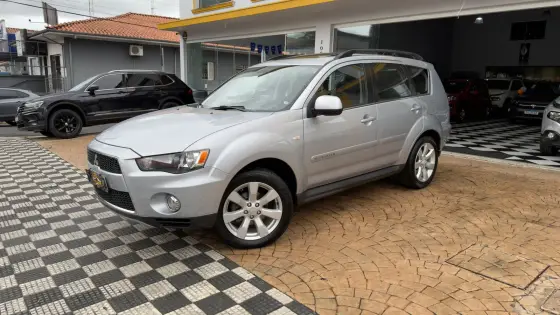 MITSUBISHI OUTLANDER 3.0 4X4 V6 24V GASOLINA 4P AUTOMÁTICO MITSUBISHI OUTLANDER 3.0 4X4 V6 24V GASOLINA 4P AUTOMÁTICO
