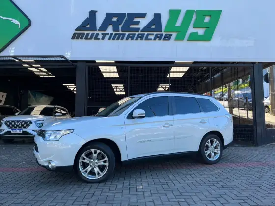 MITSUBISHI OUTLANDER 3.0 GT 4X4 V6 24V GASOLINA 4P AUTOMÁTICO