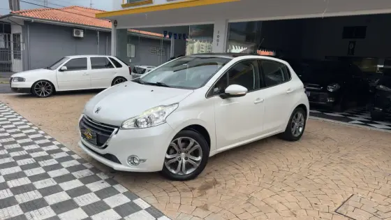 PEUGEOT 208 1.6 GRIFFE 16V FLEX 4P MANUAL PEUGEOT 208 1.6 GRIFFE 16V FLEX 4P MANUAL
