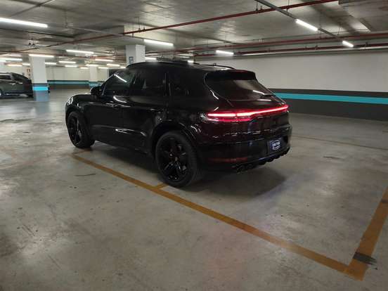 PORSCHE-MACAN-2021