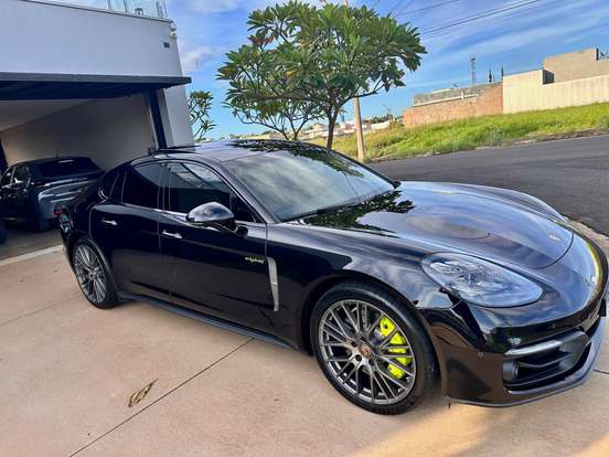 PORSCHE-PANAMERA-2023