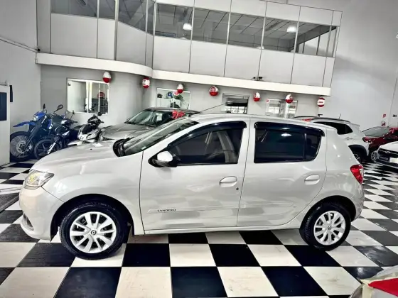 RENAULT LOGAN 1.0 12V SCE FLEX ZEN MANUAL RENAULT LOGAN 1.0 12V SCE FLEX ZEN MANUAL