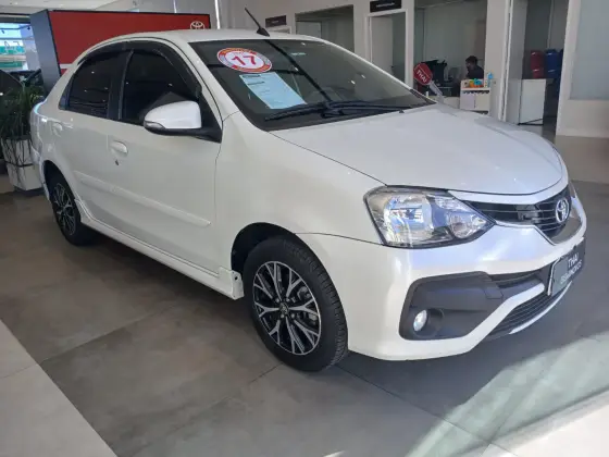 TOYOTA ETIOS 1.5 PLATINUM SEDAN 16V FLEX 4P AUTOMÁTICO