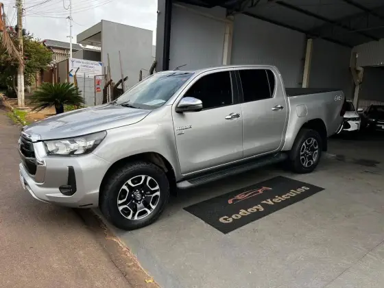 TOYOTA HILUX 2.7 VVT-i FLEX CD SRV 4X4 AUTOMÁTICO