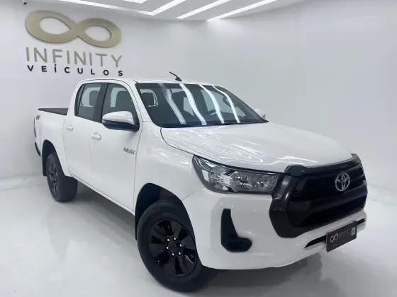 TOYOTA HILUX 2.8 D-4D TURBO DIESEL CD SR 4X4 AUTOMÁTICO