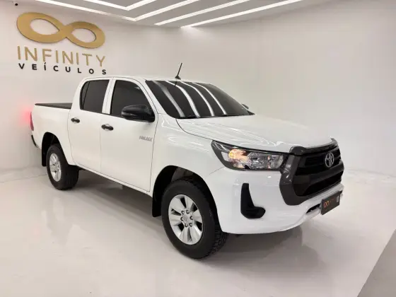 TOYOTA HILUX 2.8 D-4D TURBO DIESEL CD SR 4X4 AUTOMÁTICO
