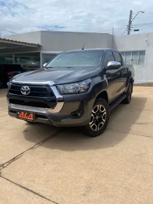 TOYOTA HILUX 2.8 D-4D TURBO DIESEL CD SR 4X4 AUTOMÁTICO TOYOTA HILUX 2.8 D-4D TURBO DIESEL CD SR 4X4 AUTOMÁTICO