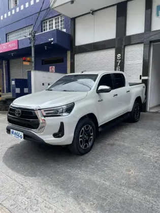 TOYOTA HILUX 2.8 D-4D TURBO DIESEL CD SRX 4X4 AUTOMÁTICO