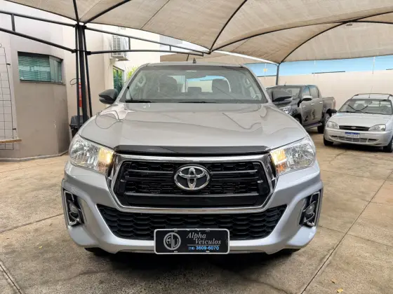 TOYOTA HILUX 2.8 SR 4X4 CD 16V DIESEL 4P AUTOMÁTICO
