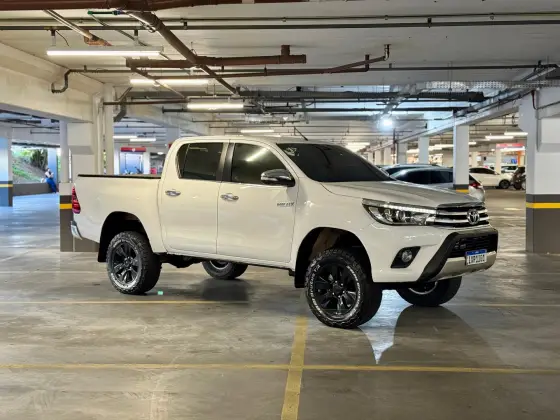 TOYOTA HILUX 2.8 SRX 4X4 CD 16V DIESEL 4P AUTOMÁTICO TOYOTA HILUX 2.8 SRX 4X4 CD 16V DIESEL 4P AUTOMÁTICO