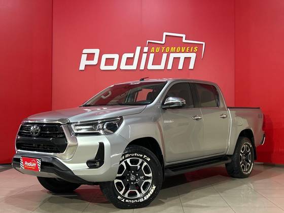 TOYOTA HILUX 2.8 D-4D TURBO DIESEL CD SRX 4X4 AUTOMÁTICO