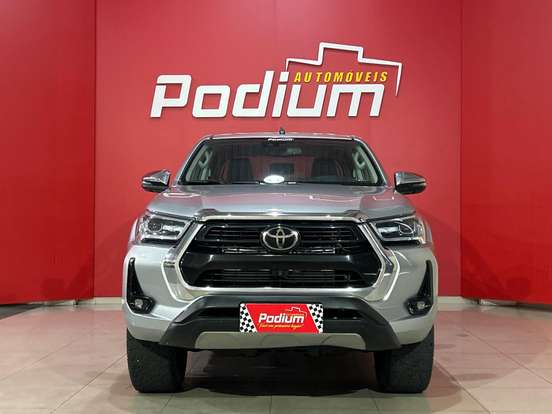 TOYOTA-HILUX-2.8 D-4D TURBO DIESEL CD SRX 4X4 AUTOMÁTICO TOYOTA-HILUX-2023