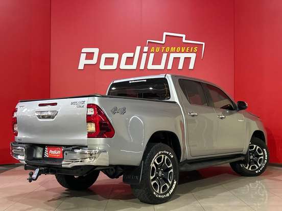 TOYOTA-HILUX-2023