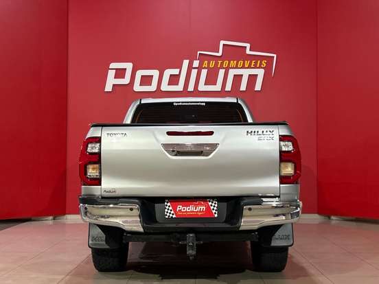 TOYOTA-HILUX-2.8 D-4D TURBO DIESEL CD SRX 4X4 AUTOMÁTICO TOYOTA-HILUX-2023