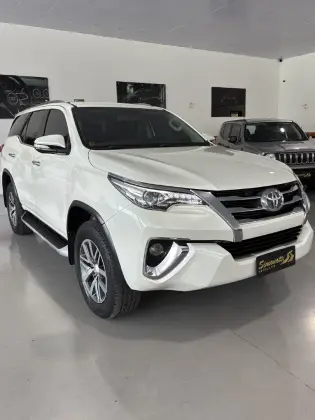 TOYOTA HILUX SW4 2.8 SRX 4X4 16V TURBO INTERCOOLER DIESEL 4P AUTOMÁTICO TOYOTA HILUX SW4 2.8 SRX 4X4 16V TURBO INTERCOOLER DIESEL 4P AUTOMÁTICO