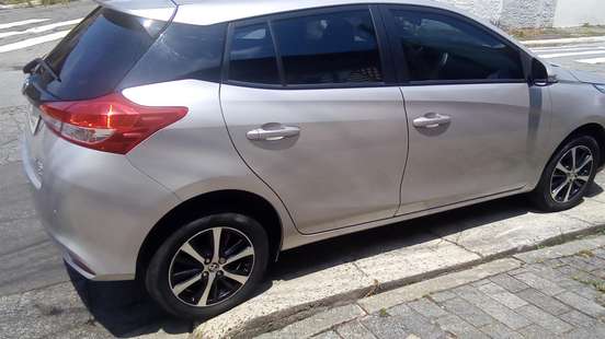 TOYOTA-YARIS-2019