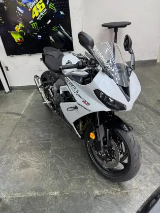 TRIUMPH DAYTONA 660 