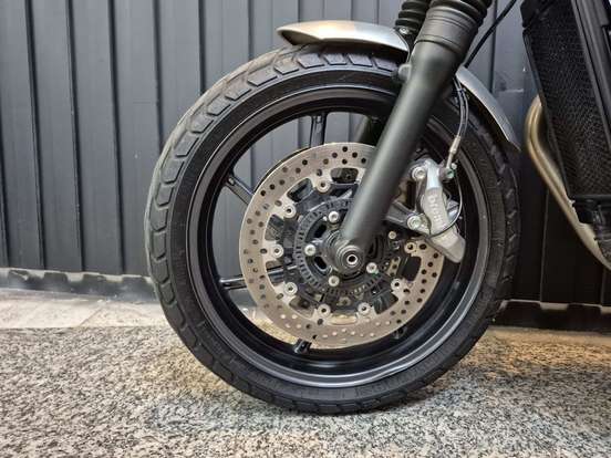 TRIUMPH-STREET TWIN-2020