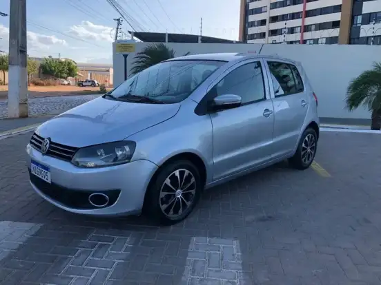 VOLKSWAGEN-FOX-2011