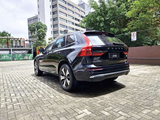 VOLVO-XC60-2023