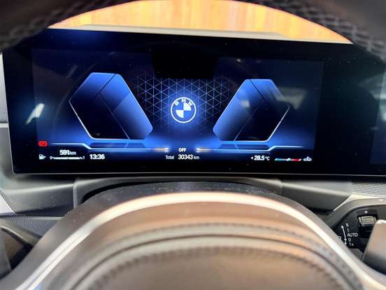 BMW-320i-2023