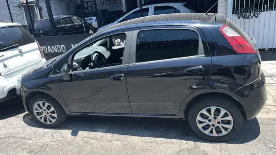 FIAT PUNTO 1.4 ATTRACTIVE 8V FLEX 4P MANUAL FIAT PUNTO 1.4 ATTRACTIVE 8V FLEX 4P MANUAL