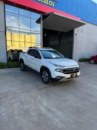 FIAT TORO 2.0 16V TURBO DIESEL VOLCANO 4WD AT9 FIAT TORO 2.0 16V TURBO DIESEL VOLCANO 4WD AT9