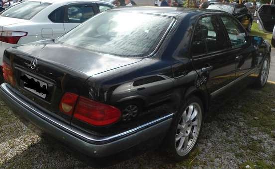 MERCEDES-BENZ-E 240-2.4 ELEGANCE V6 GASOLINA 4P AUTOMÁTICO MERCEDES-BENZ-E 240-1999