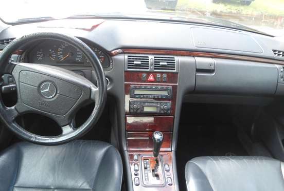 MERCEDES-BENZ-E 240-1999