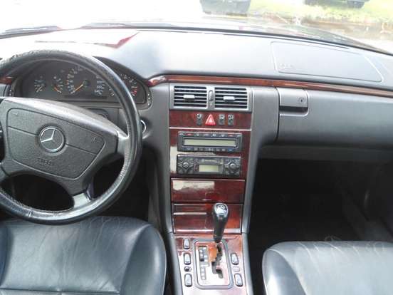 MERCEDES-BENZ-E 240-2.4 ELEGANCE V6 GASOLINA 4P AUTOMÁTICO MERCEDES-BENZ-E 240-1999