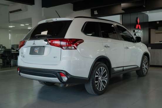 MITSUBISHI-OUTLANDER-2015
