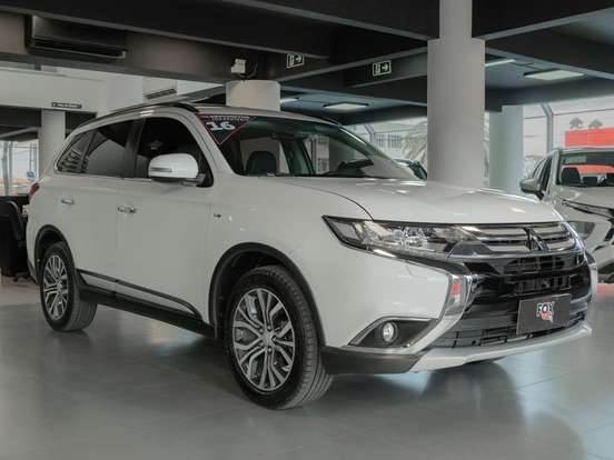 MITSUBISHI-OUTLANDER-3.0 GT 4X4 V6 24V GASOLINA 4P AUTOMÁTICO MITSUBISHI-OUTLANDER-2015