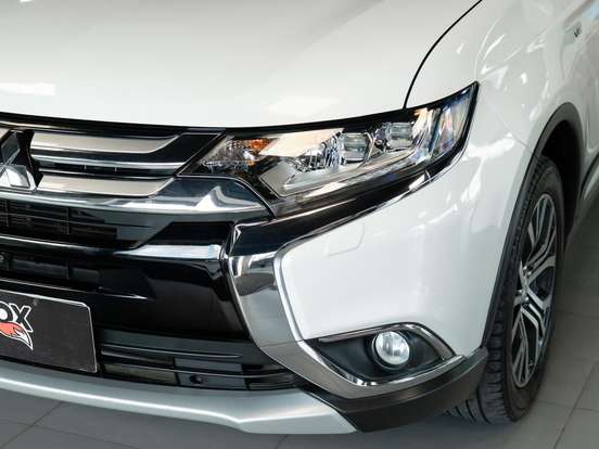 MITSUBISHI-OUTLANDER-3.0 GT 4X4 V6 24V GASOLINA 4P AUTOMÁTICO MITSUBISHI-OUTLANDER-2015
