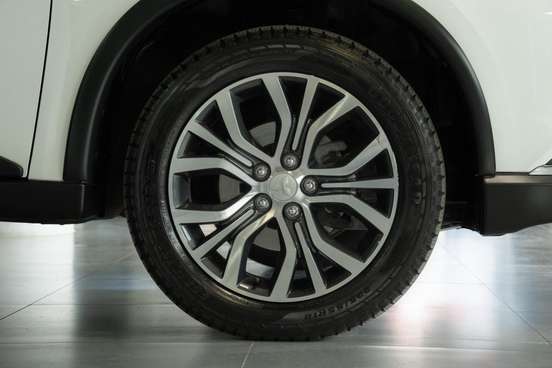 MITSUBISHI-OUTLANDER-2015