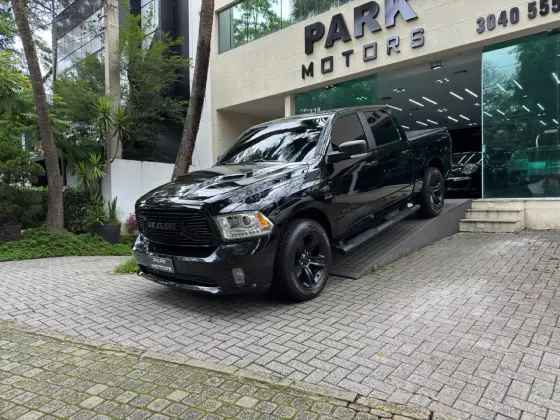 RAM CLASSIC 5.7 V8 GASOLINA LARAMIE NIGHT EDITION CD 4X4 AUTOMÁTICO