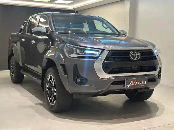 TOYOTA HILUX 2.8 D-4D TURBO DIESEL CD SRX 4X4 AUTOMÁTICO