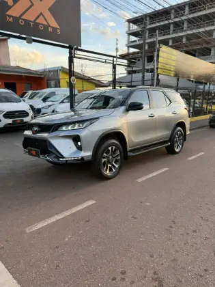 TOYOTA HILUX SW4 2.8 D-4D TURBO DIESEL DIAMOND 7L 4X4 AUTOMÁTICO TOYOTA HILUX SW4 2.8 D-4D TURBO DIESEL DIAMOND 7L 4X4 AUTOMÁTICO