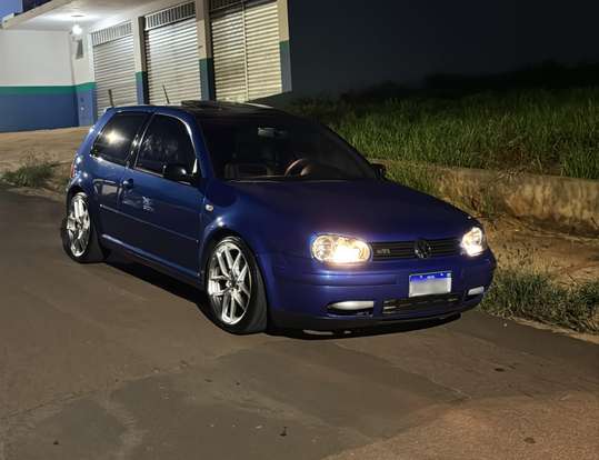 VOLKSWAGEN-GOLF-2000