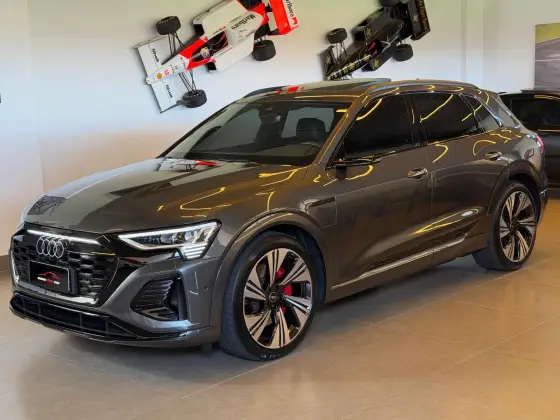 AUDI Q8 E-TRON 55 ELÉTRICO PERFORMANCE BLACK QUATTRO